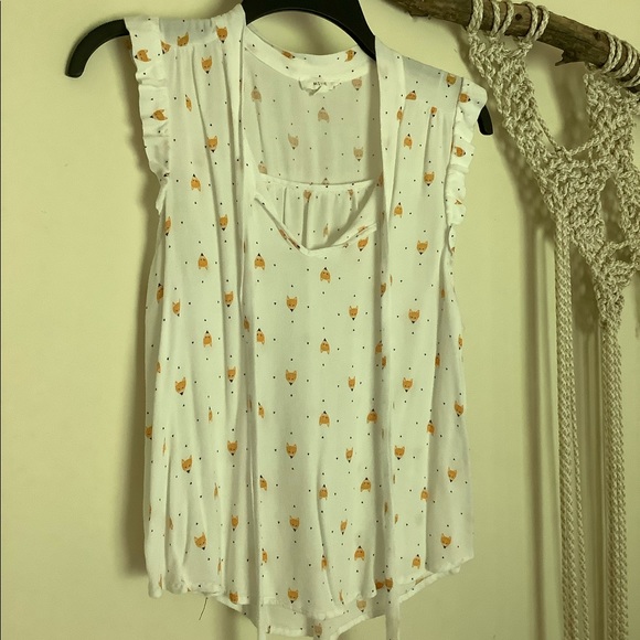 White fox patterned blouse with tie closure - Picture 2 of 3